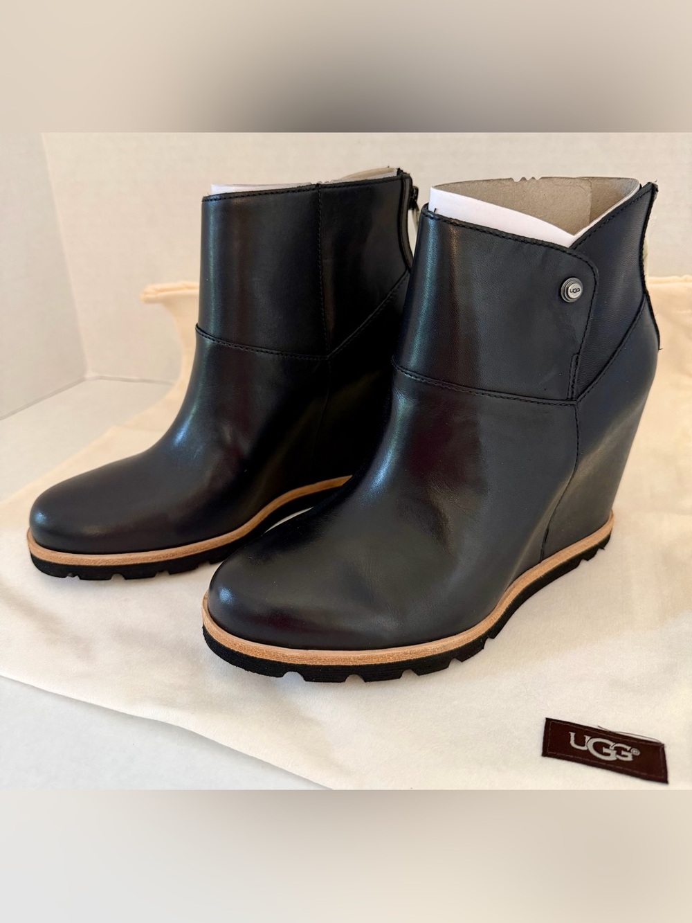 UGG Amal Black Leather Hidden Wedge Ankle Boots Women’s 7 NIB + Dust Bag - Picture 5 of 10